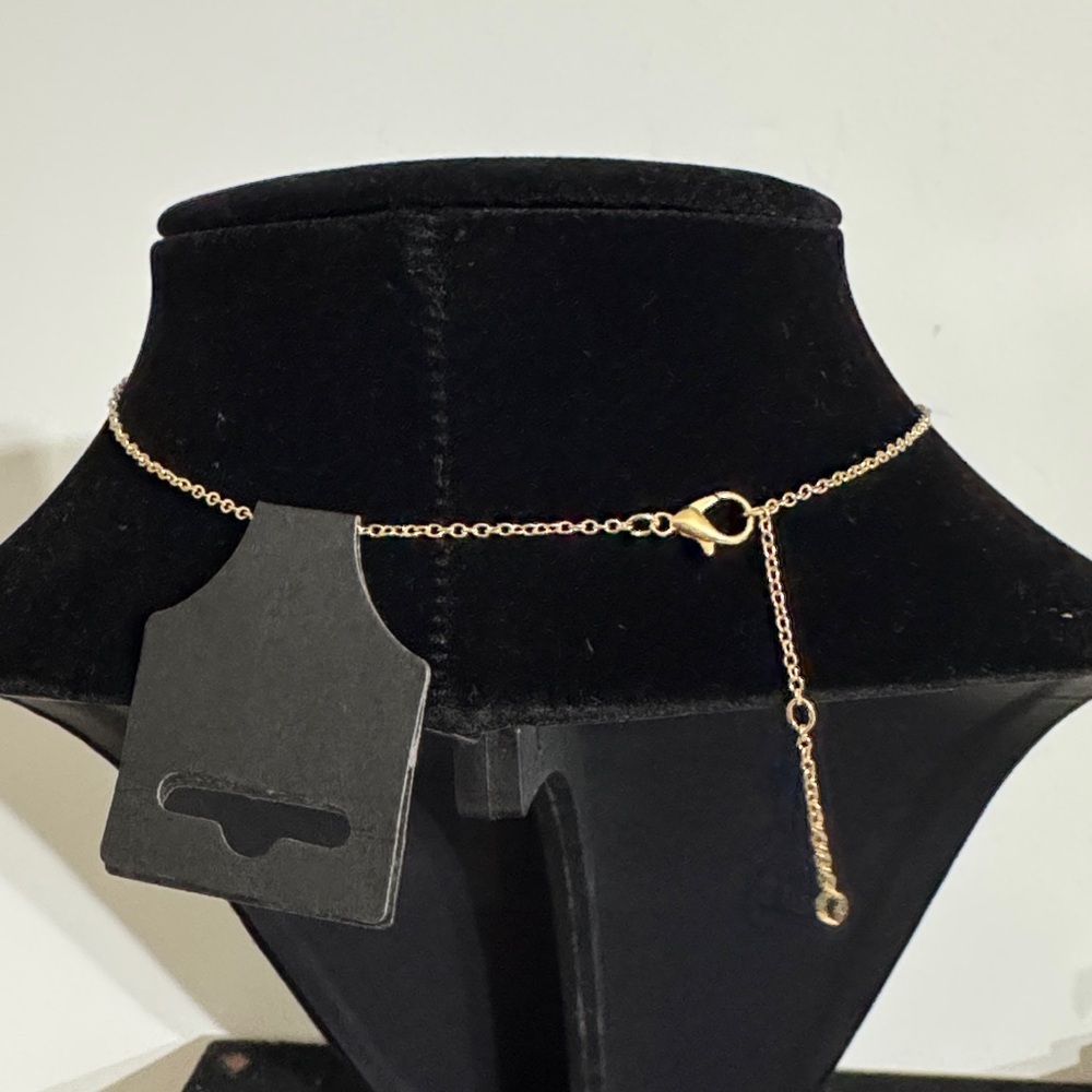 3/$25
Fashion Floral Pendant Necklace with Gold tone Chain. - Picture 3 of 3